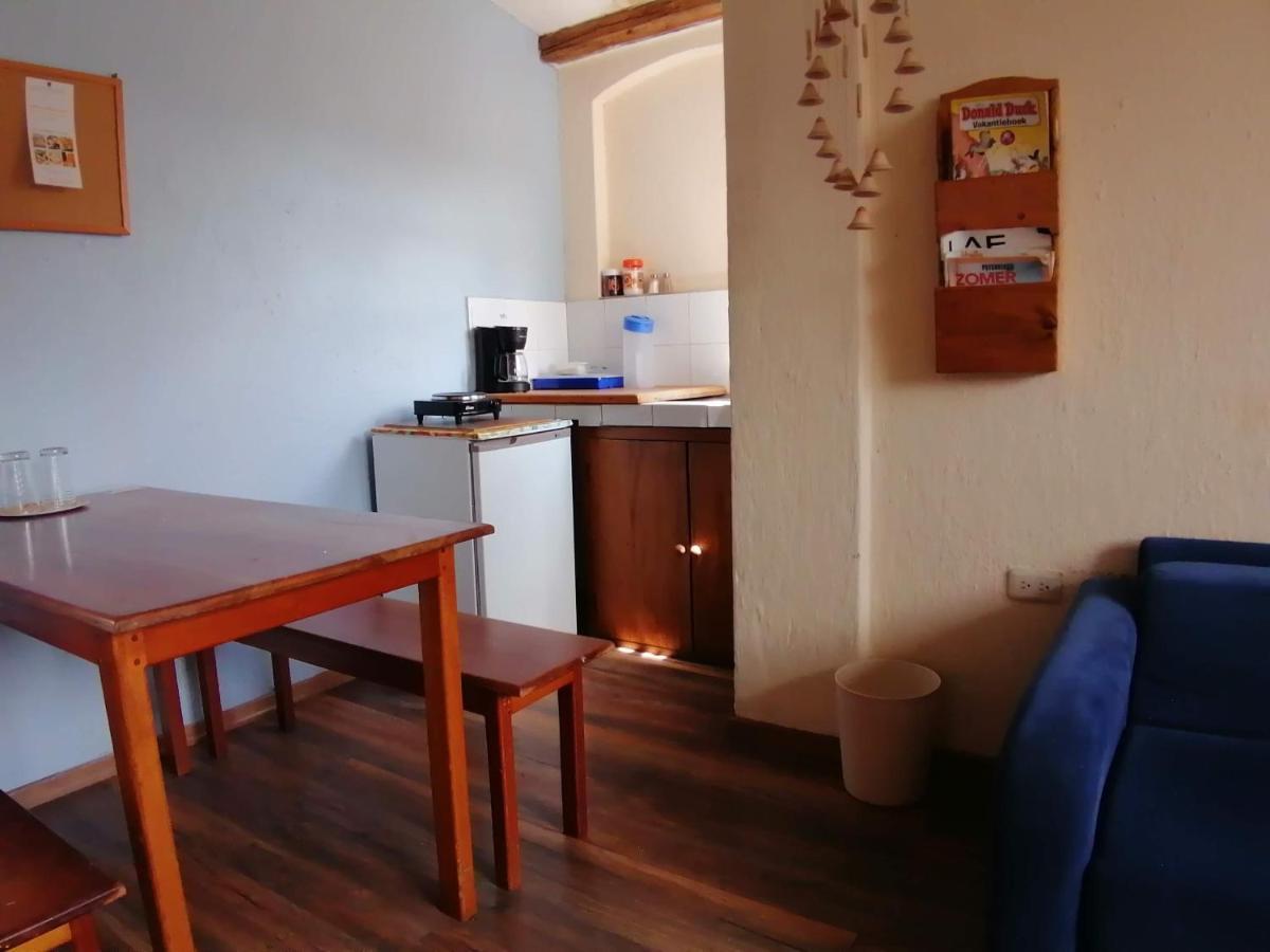 Hotel Dona Esther Отавало Екстериор снимка