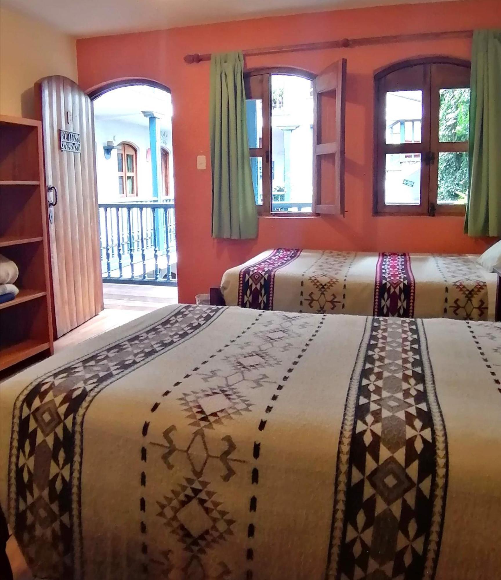 Hotel Dona Esther Отавало Екстериор снимка