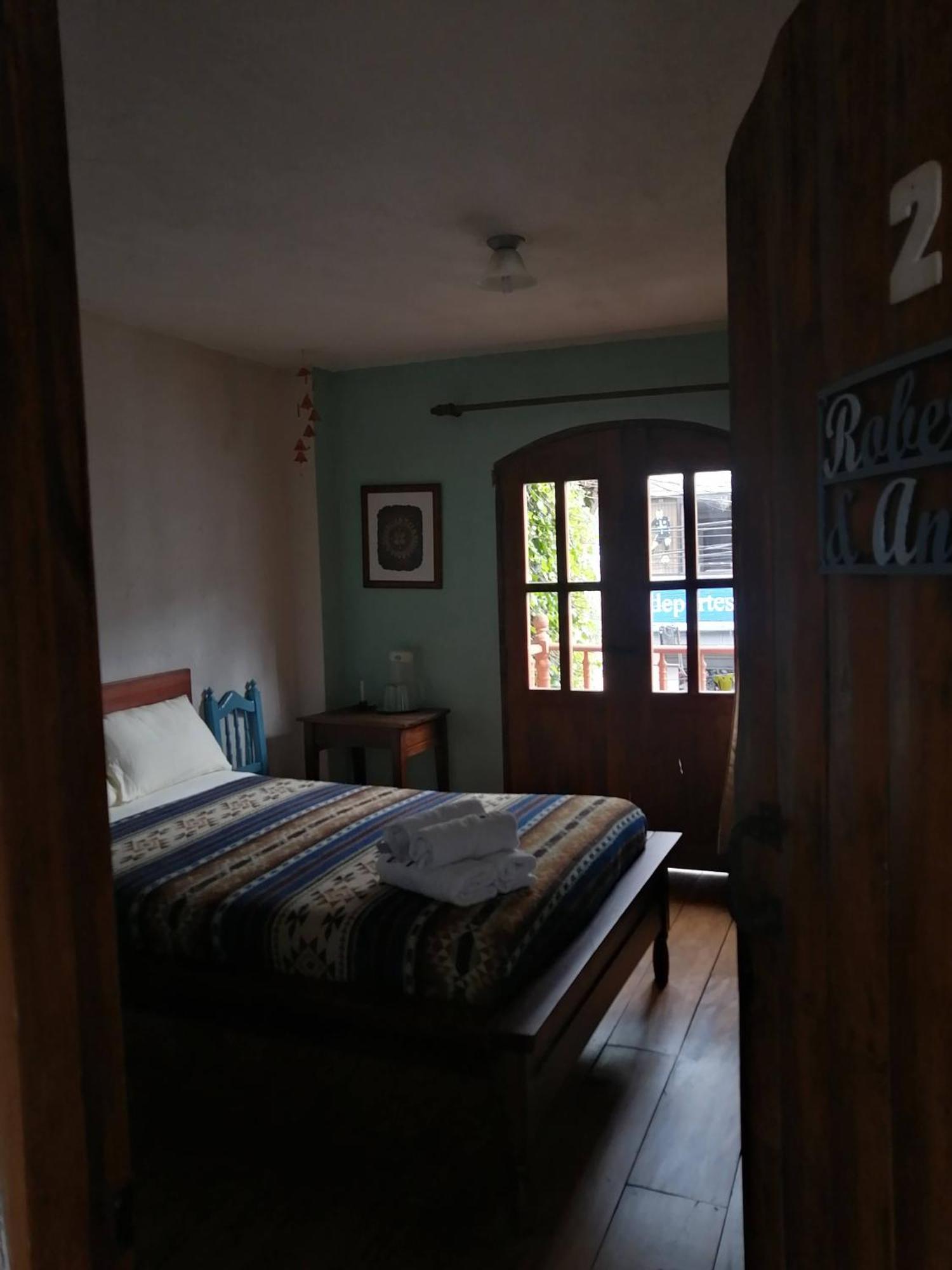 Hotel Dona Esther Отавало Екстериор снимка