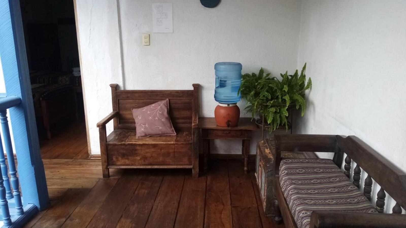Hotel Dona Esther Отавало Екстериор снимка