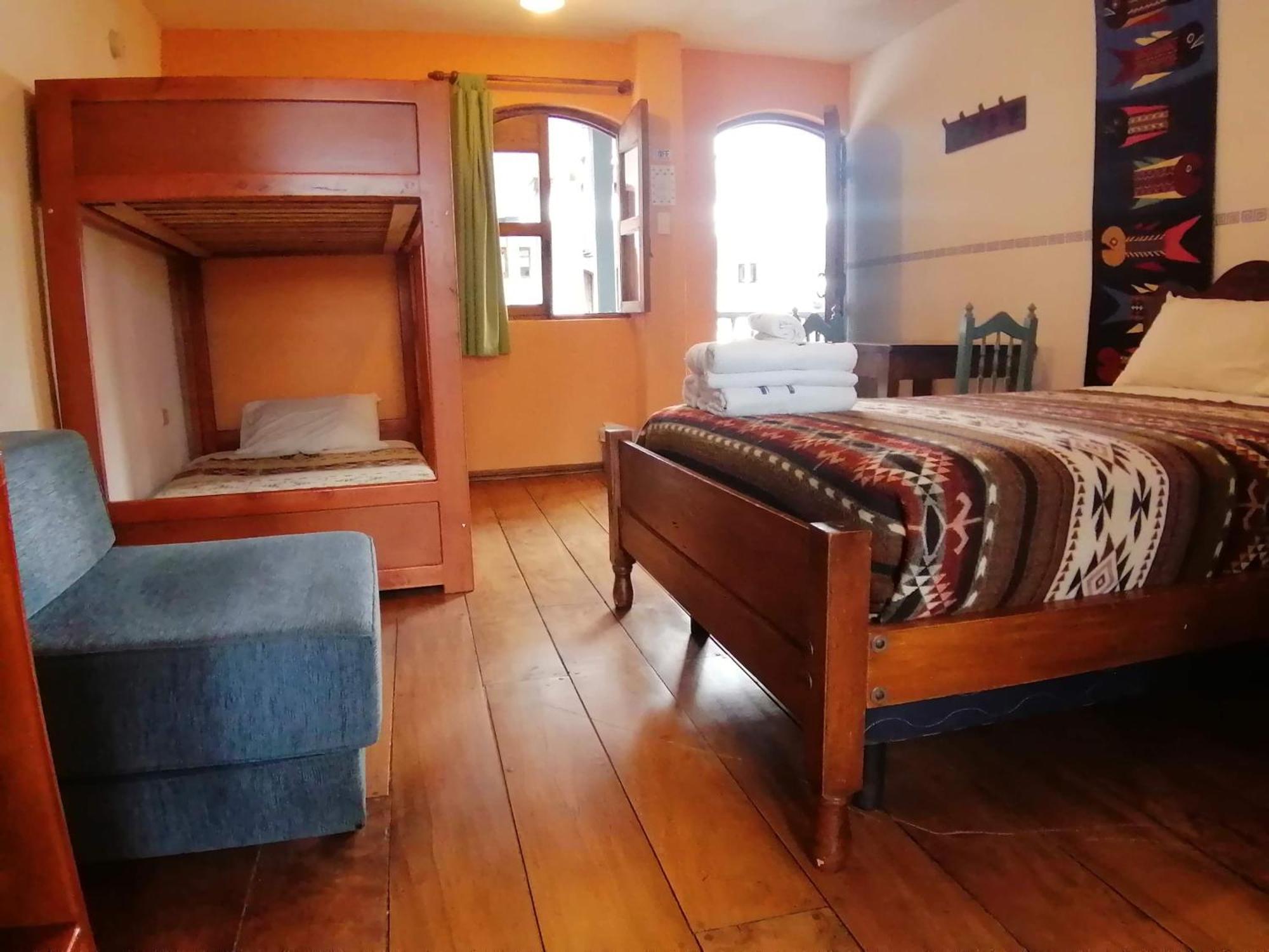 Hotel Dona Esther Отавало Екстериор снимка