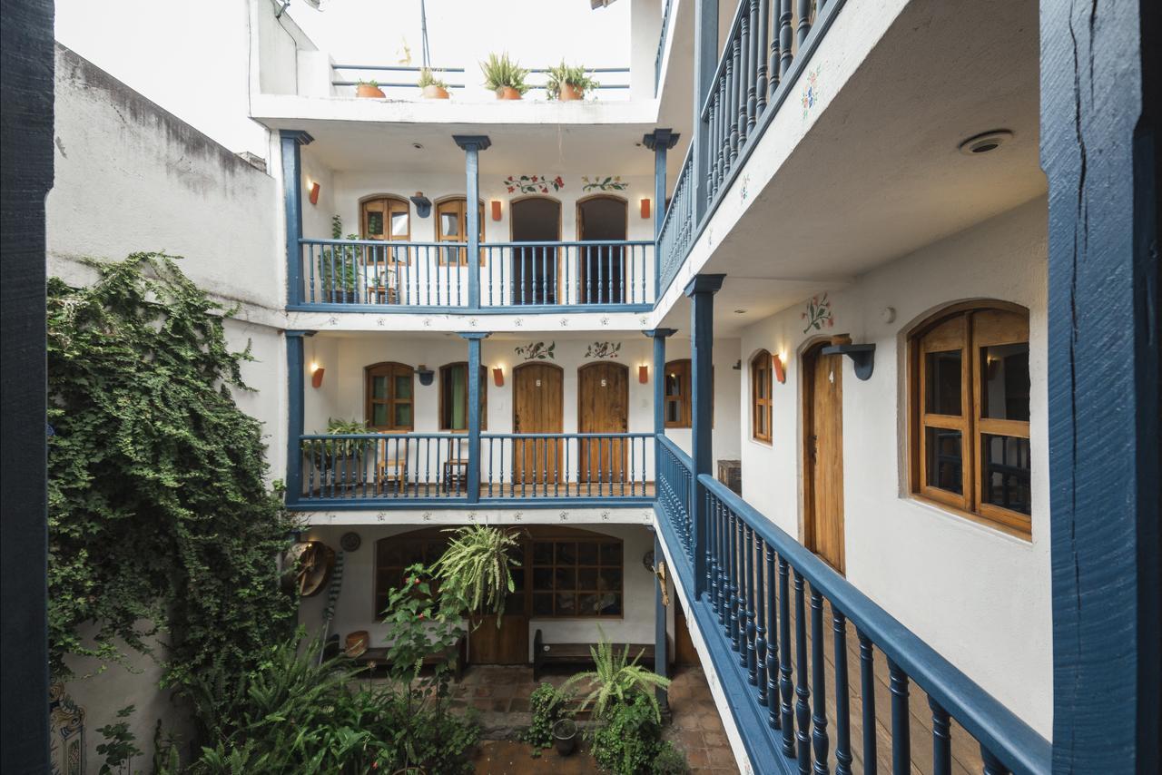 Hotel Dona Esther Отавало Екстериор снимка