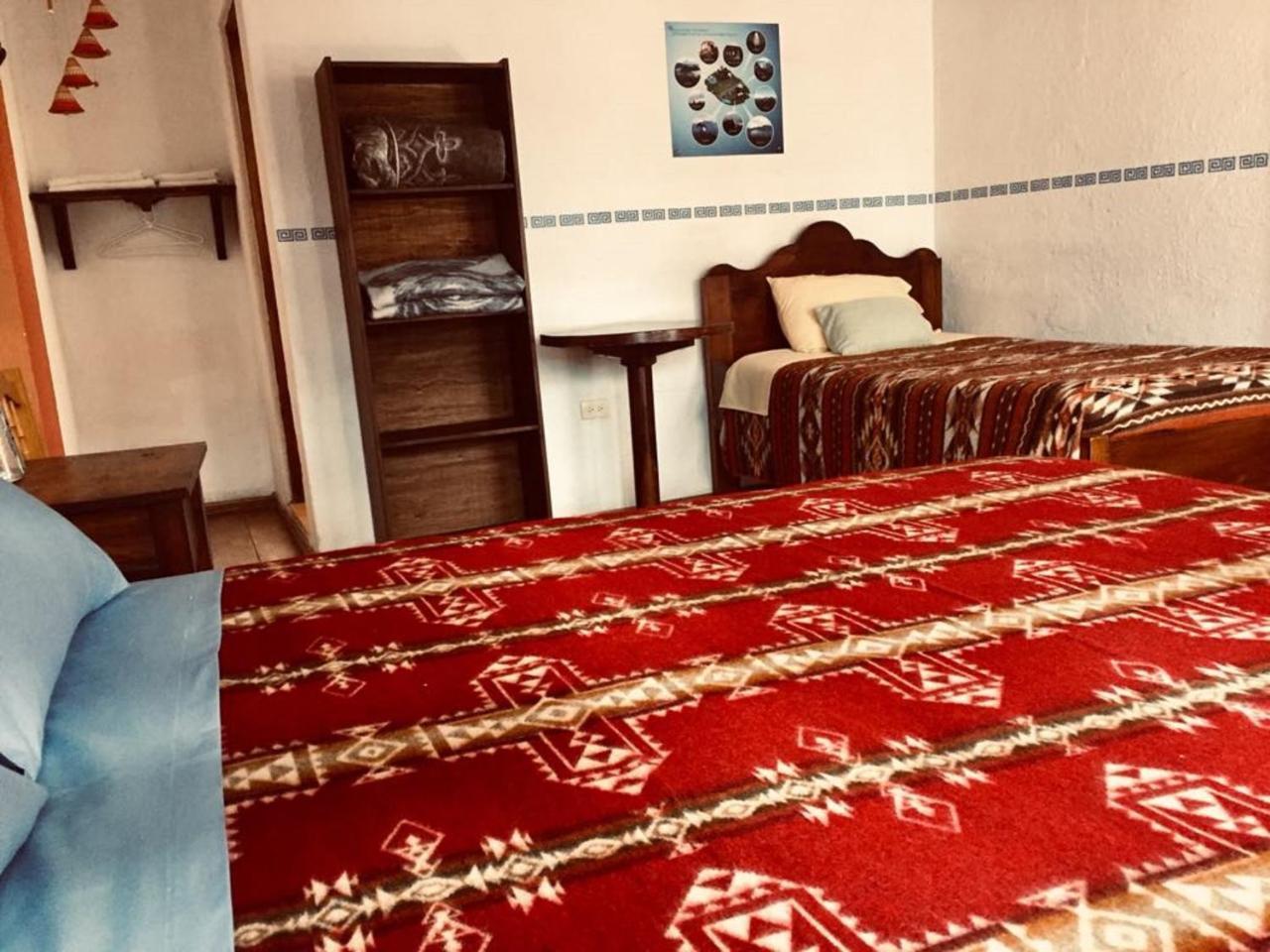 Hotel Dona Esther Отавало Екстериор снимка