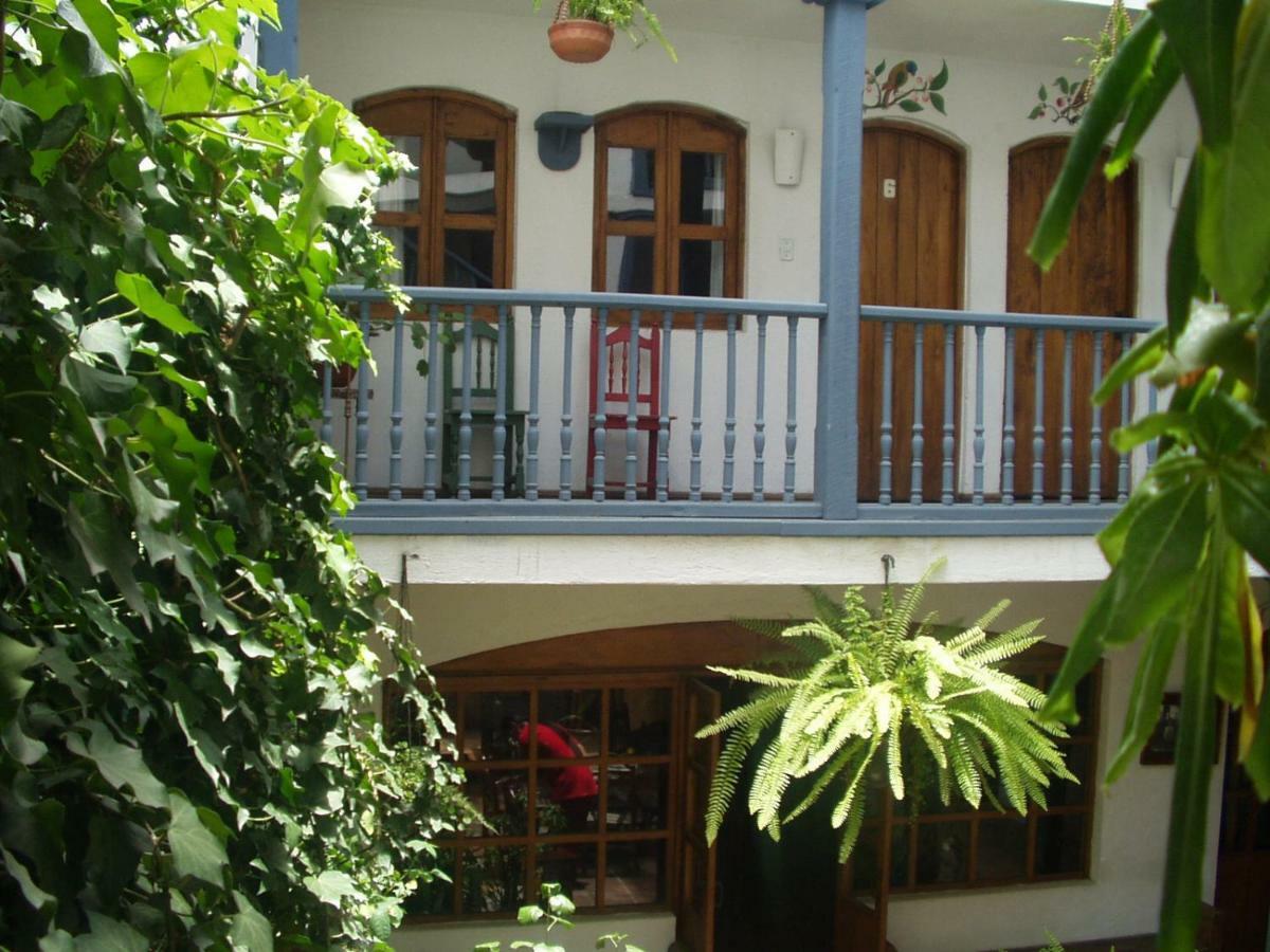 Hotel Dona Esther Отавало Екстериор снимка