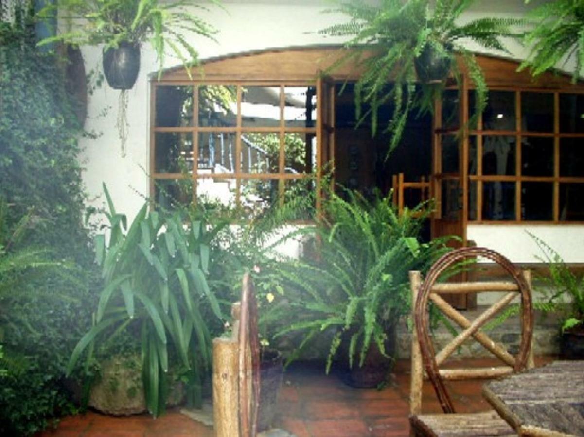 Hotel Dona Esther Отавало Екстериор снимка