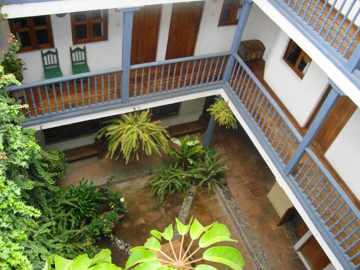 Hotel Dona Esther Отавало Екстериор снимка