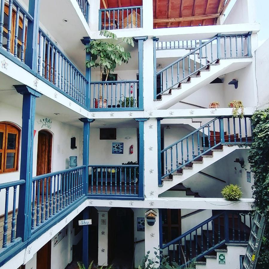 Hotel Dona Esther Отавало Екстериор снимка